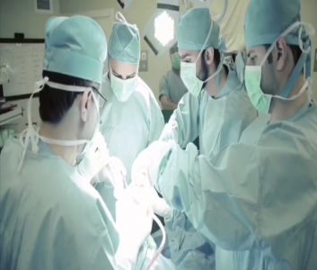 فیلم معاینه بیمار بعداز عمل جراحی تعویض مفصل زانو