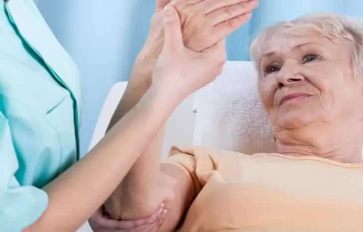 علائم هشدار دهنده ای که خبر از ابتلا به بیماری پوکی استخوان را می دهند