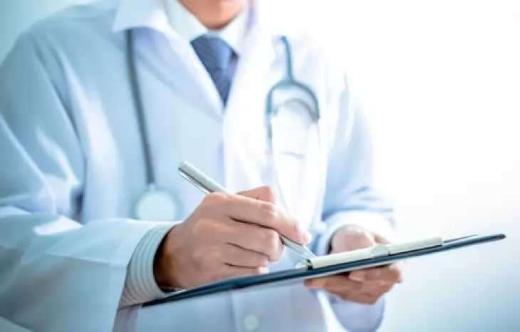 برای درمان آرتروز به چه دکتر یا متخصصی مراجعه کنم؟